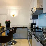 Helianthe Apartment *