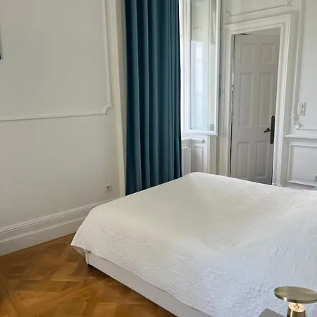 Helianthe Apartment
