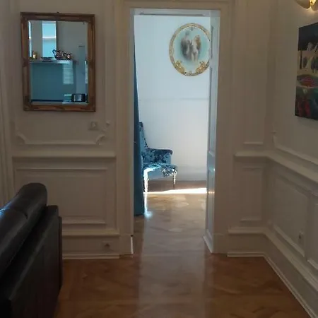 Helianthe Apartment